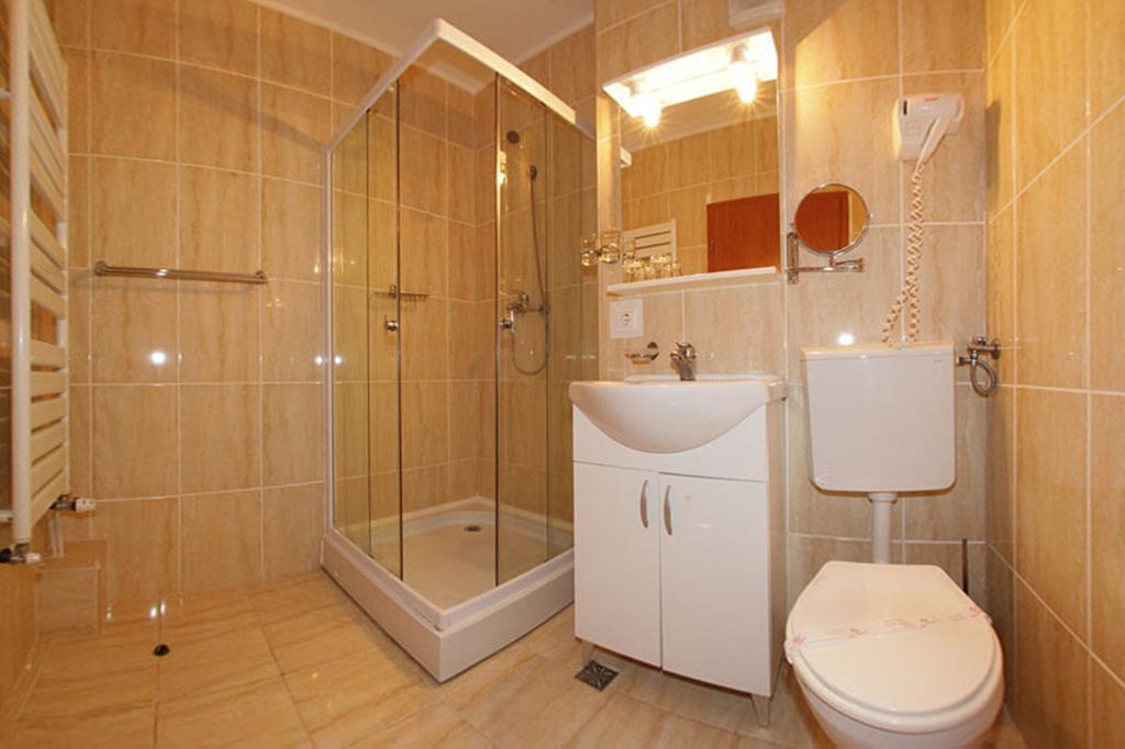 Hotel International Бэиле-Еркулане Номер фото