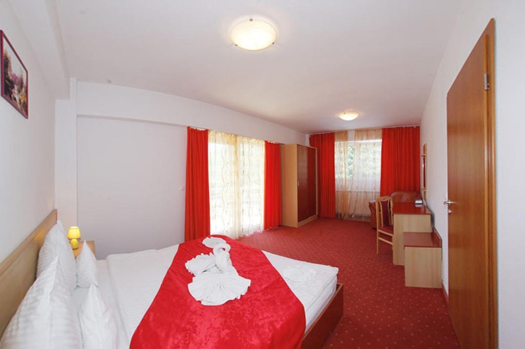Hotel International Бэиле-Еркулане Номер фото