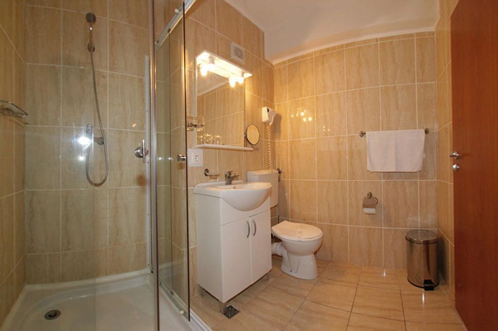 Hotel International Бэиле-Еркулане Номер фото