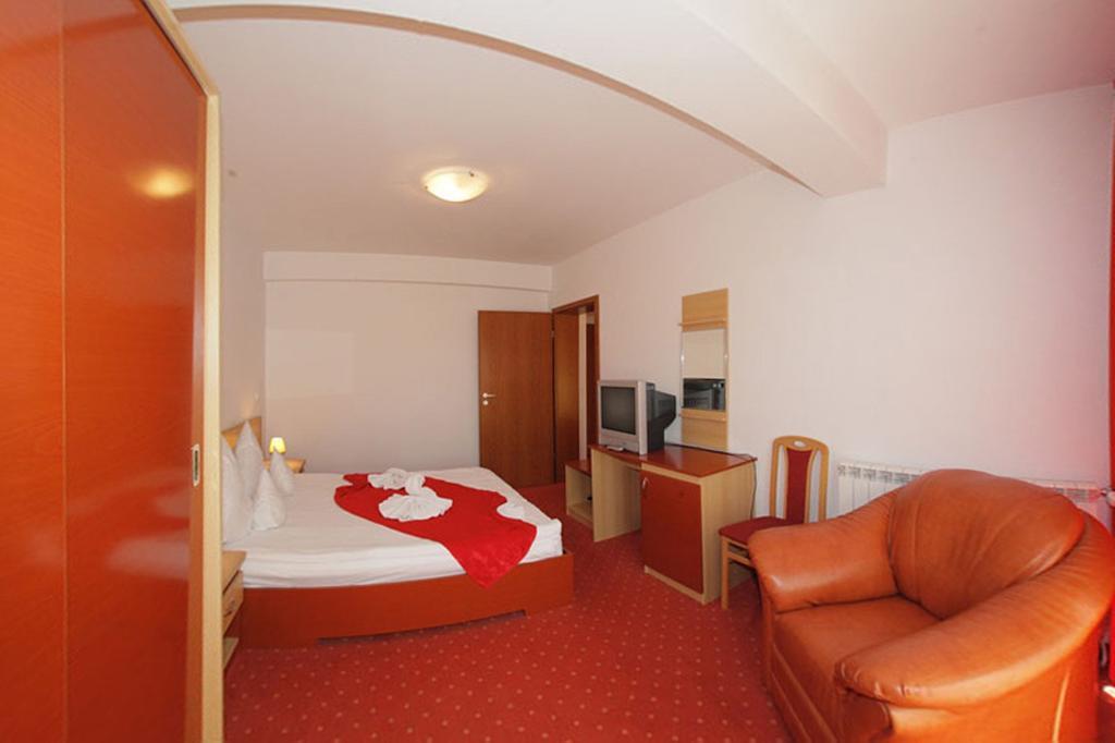 Hotel International Бэиле-Еркулане Экстерьер фото