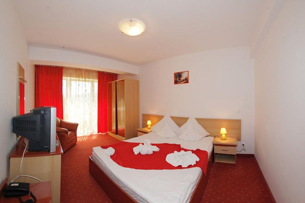 Hotel International Бэиле-Еркулане Экстерьер фото