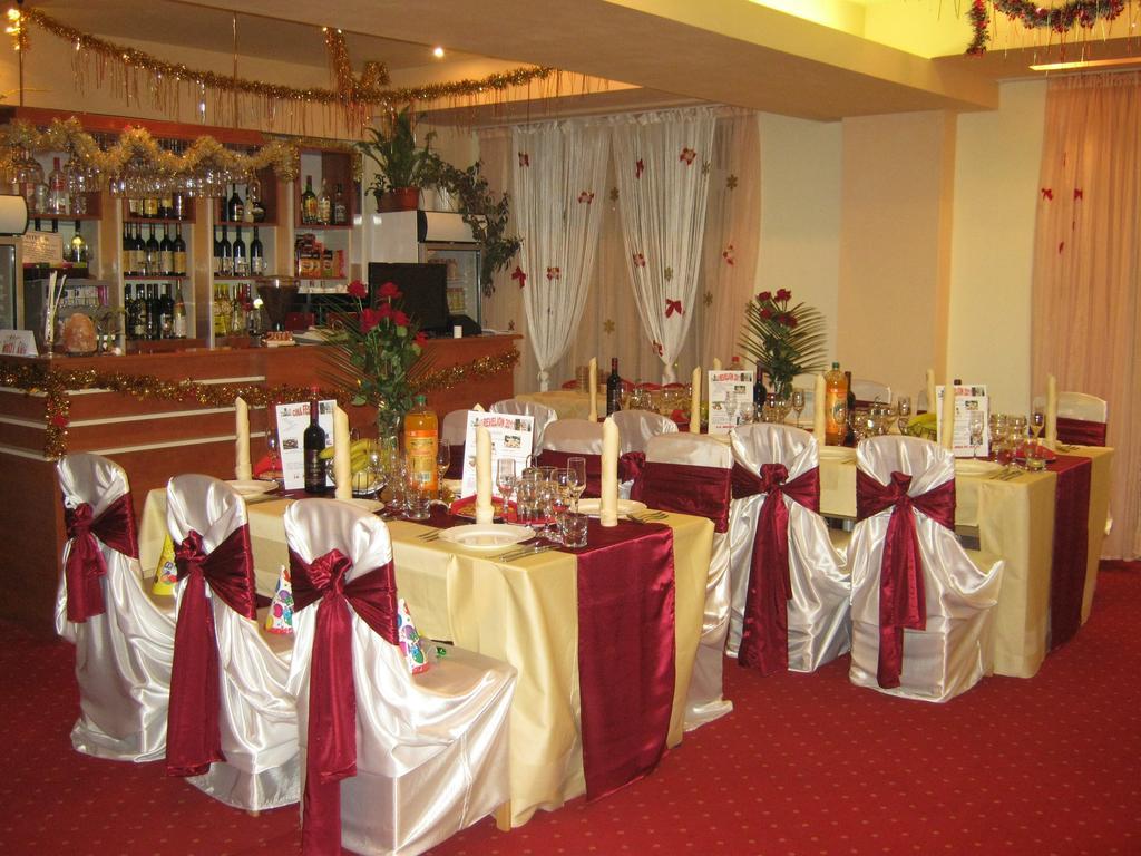 Hotel International Бэиле-Еркулане Экстерьер фото