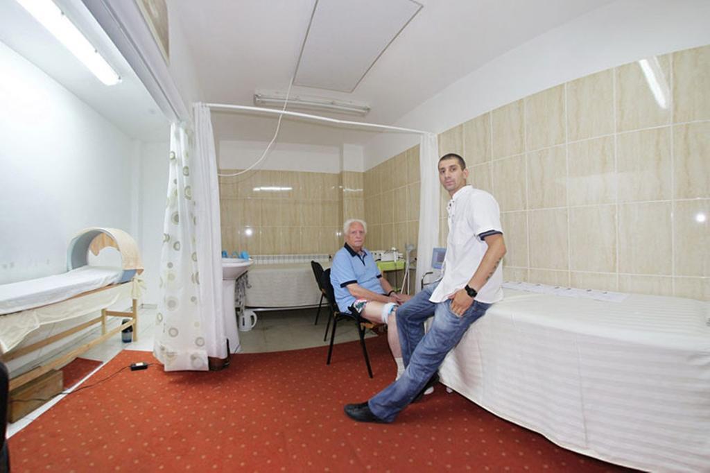 Hotel International Бэиле-Еркулане Экстерьер фото